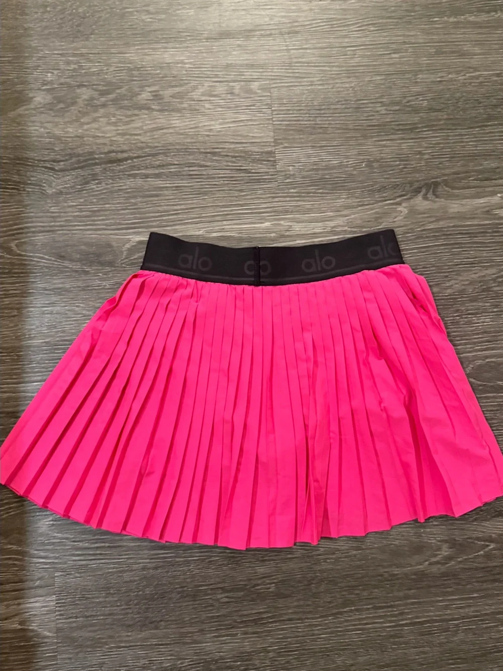 ALO Yoga Hot Pink Pleated Athletic Mini Skirt with Black Waistband